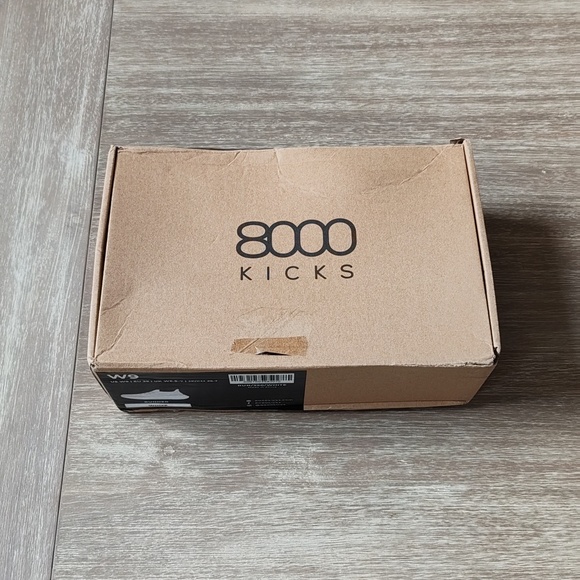8000 Kicks Runners for Women in Pearl White size 9 NWT in box - Picture 8 of 14